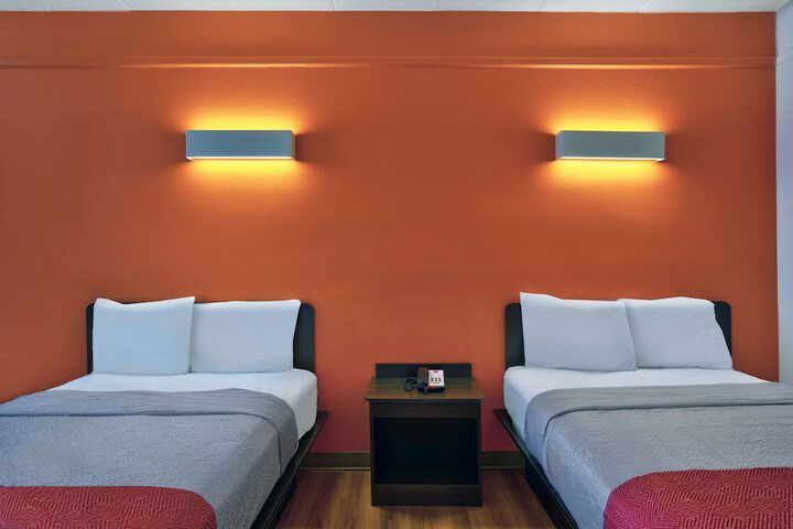 2 Double Beds (8 of 9)