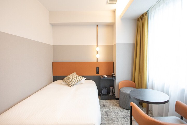Room 10 of 80