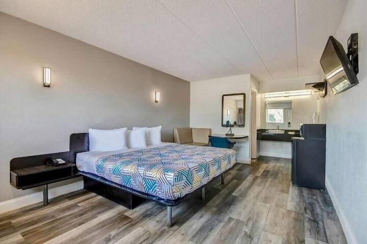 Room 10 of 17