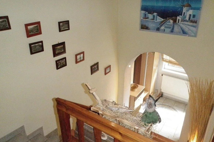 Room 10 of 19