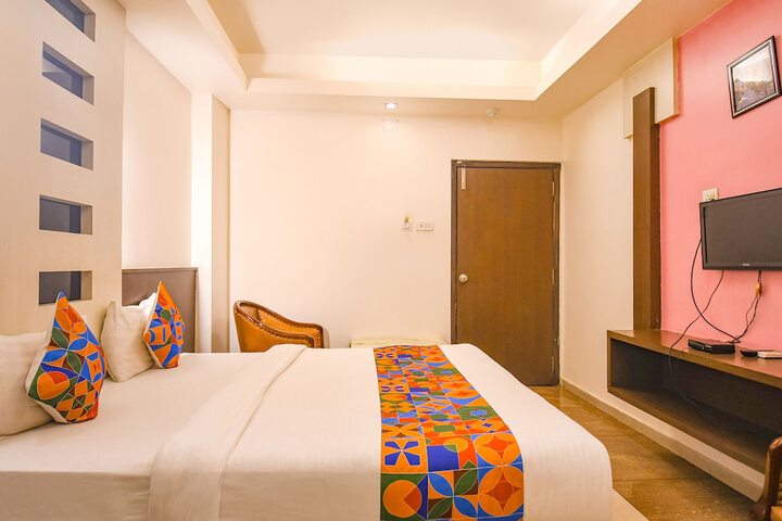 Room 15 of 32