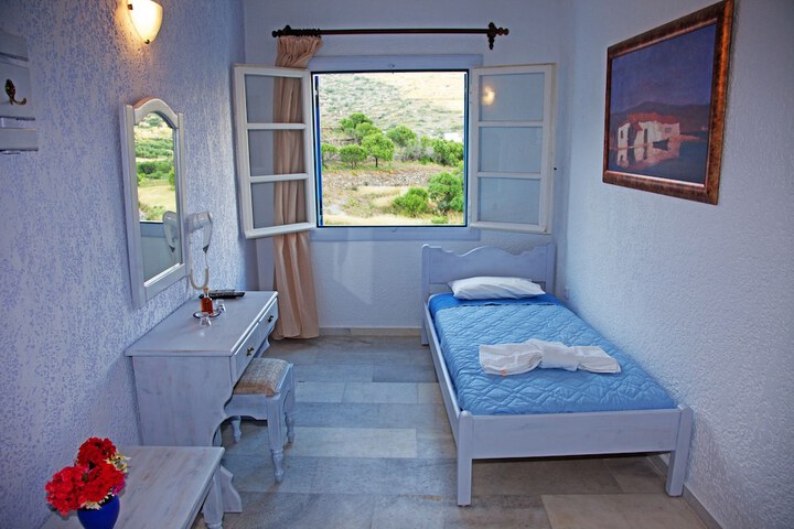 Room 5 of 65