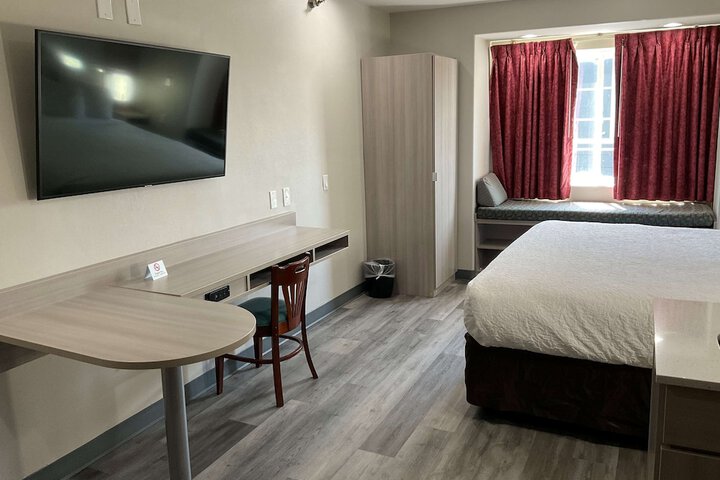1 King Bed (11 of 12)