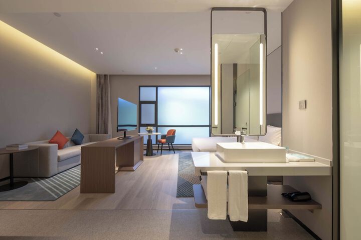 Room 4 of 42