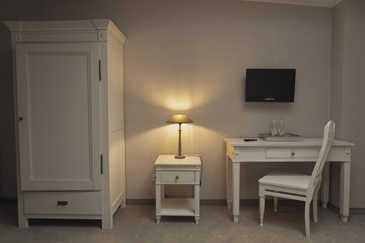 Room 5 of 33
