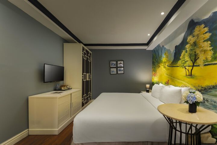 Room 26 of 92