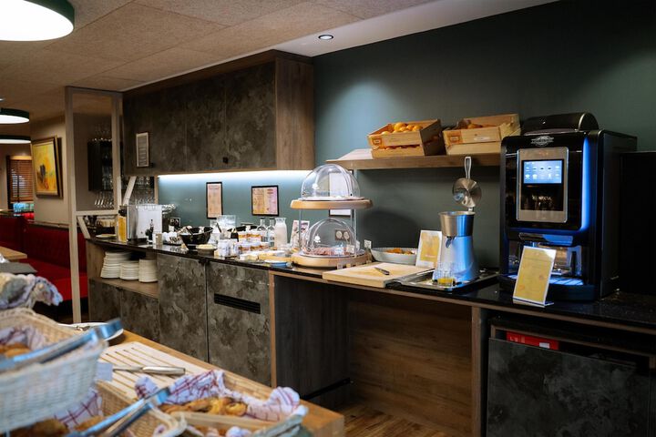 Breakfast/Coffee Service 82 of 117
