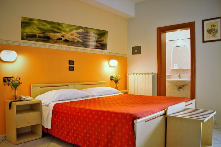 Room 8 of 35