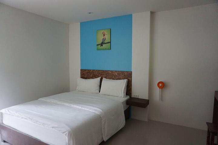 Room 12 of 32