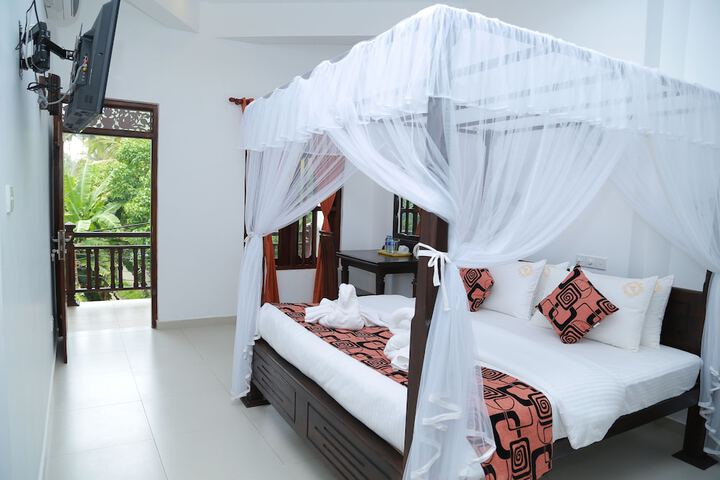 Room 4 of 34