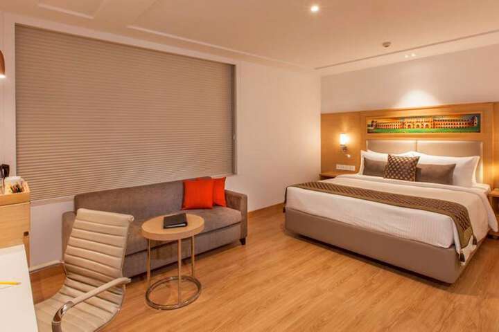 Room 5 of 32