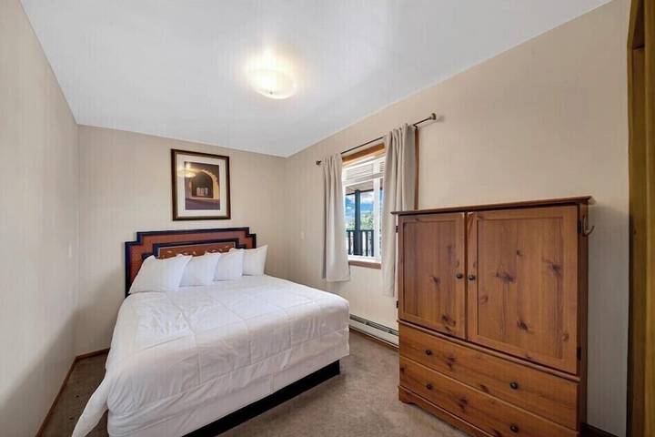 Room 5 of 33
