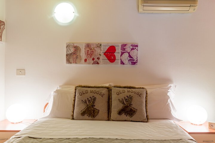 Room 7 of 126