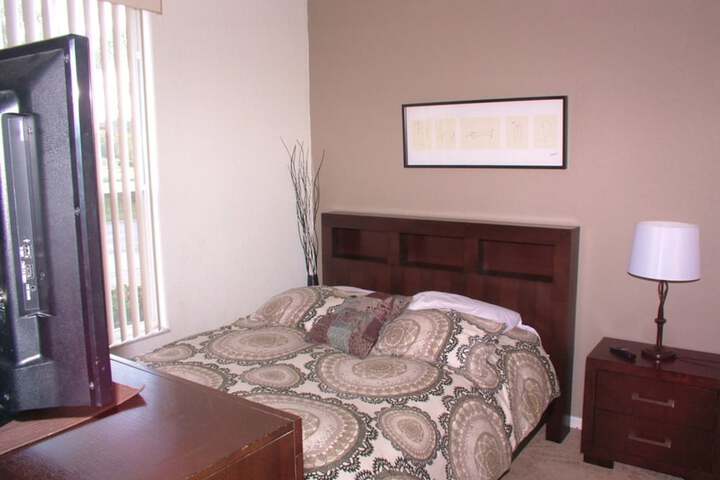 Room 2 of 10