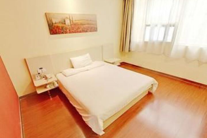 Room 12 of 21