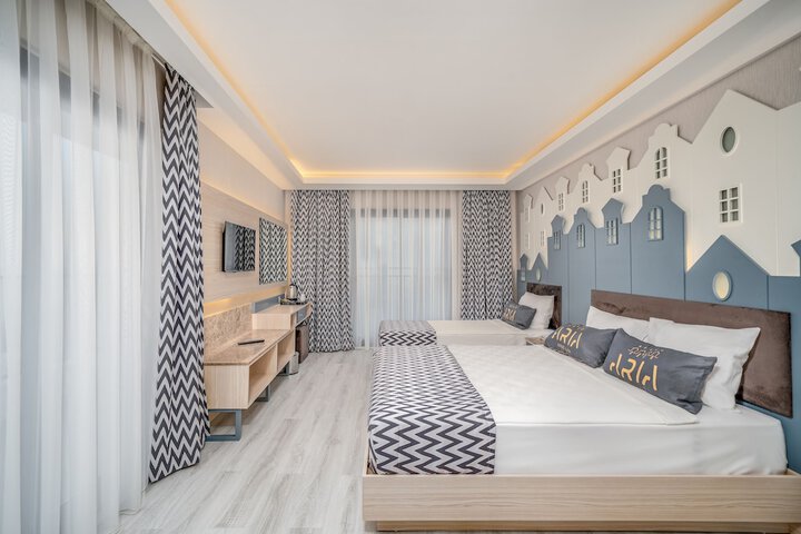 Room 8 of 74