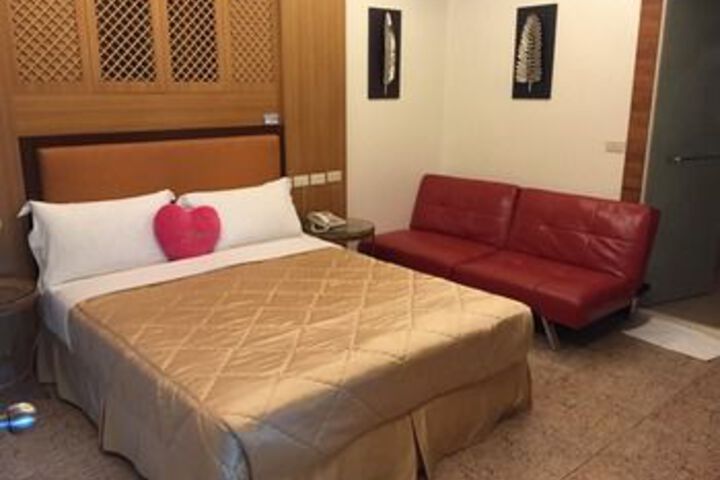 Room 11 of 27