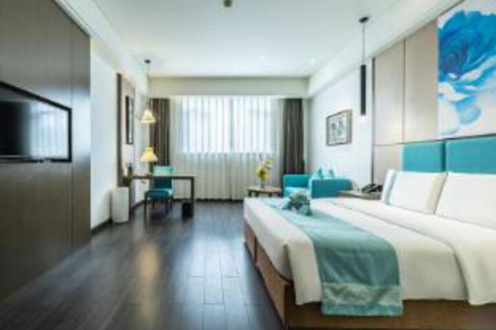Room 10 of 11