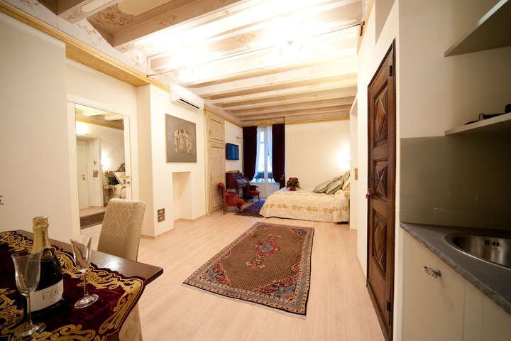 Room 24 of 44