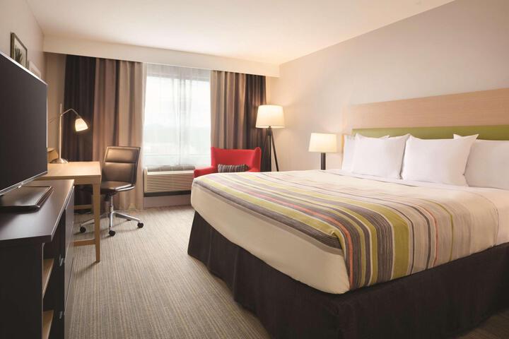1 King Bed (3 of 4)