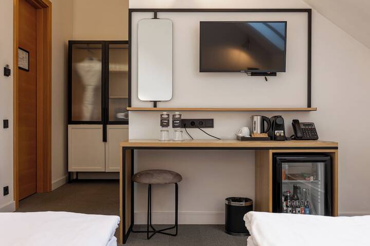 Room 33 of 62