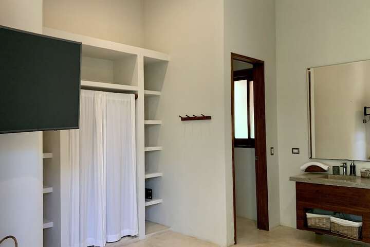 Room 12 of 161