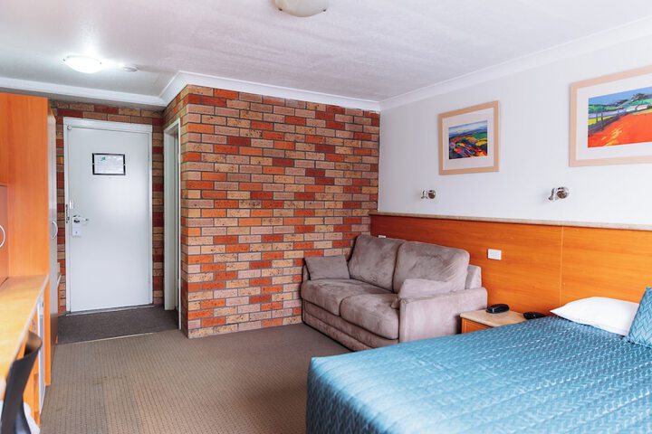 Room 12 of 95