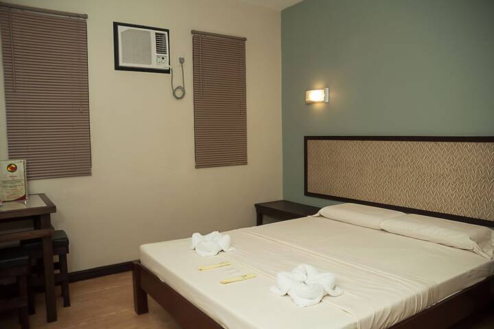 Room 5 of 15
