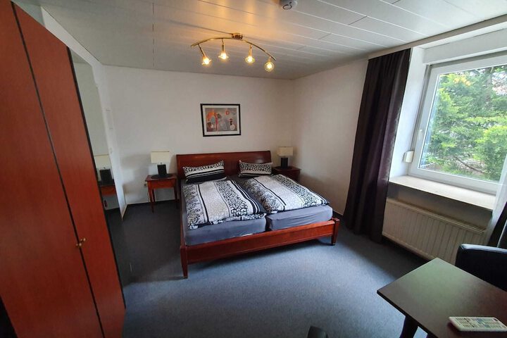 Room 14 of 33