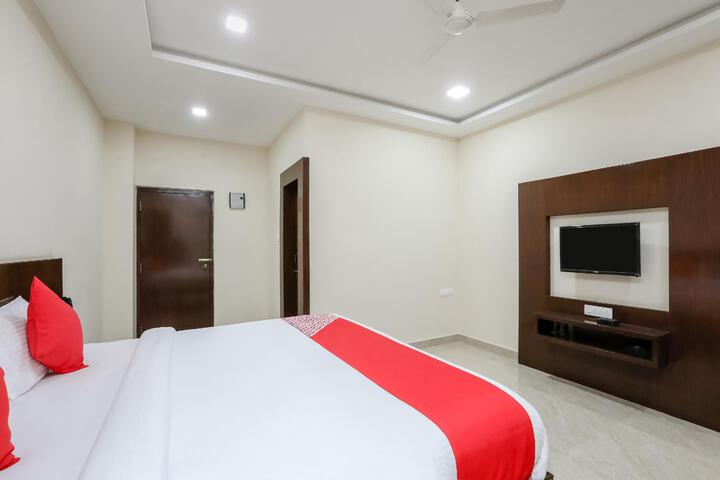 Room 14 of 15