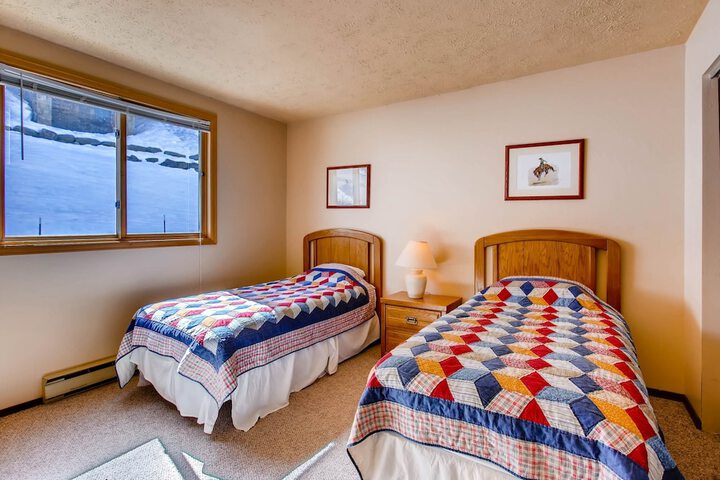 Room 2 of 28