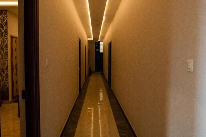 Room 12 of 16