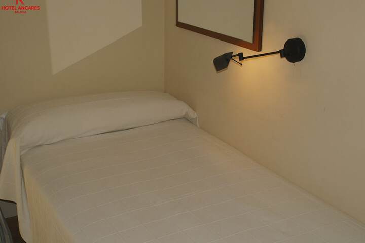 Room 14 of 37