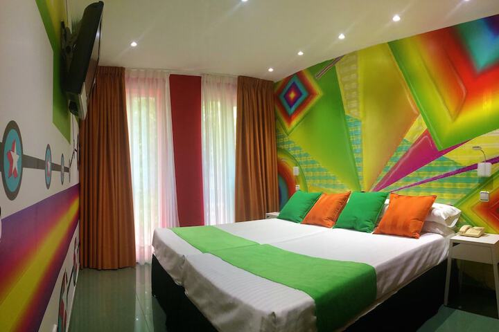 Room 35 of 60
