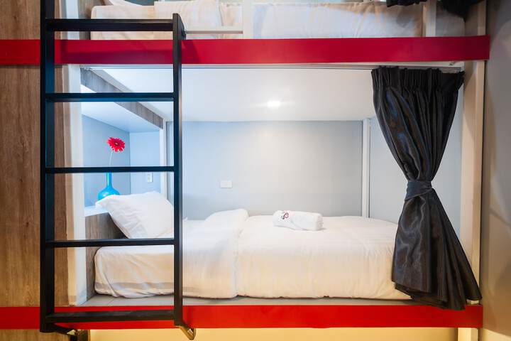 Room 5 of 32