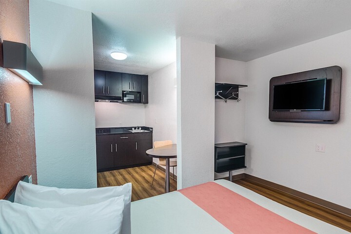 Room 17 of 49