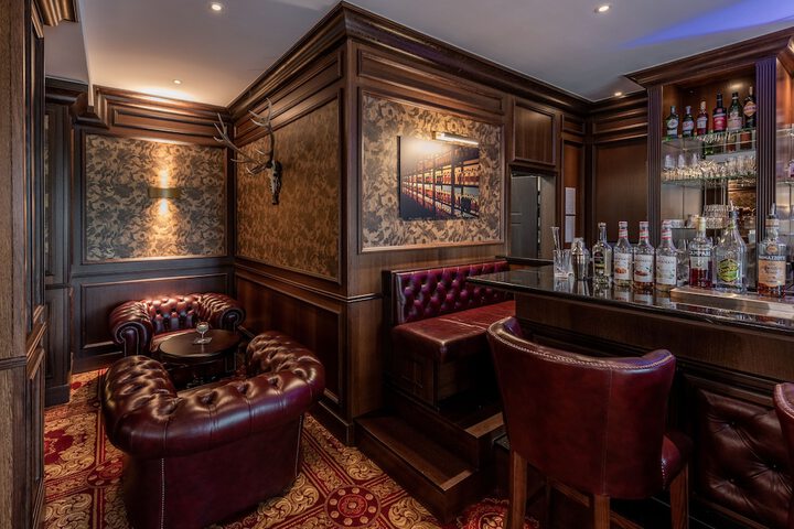 Lounge 77 of 92