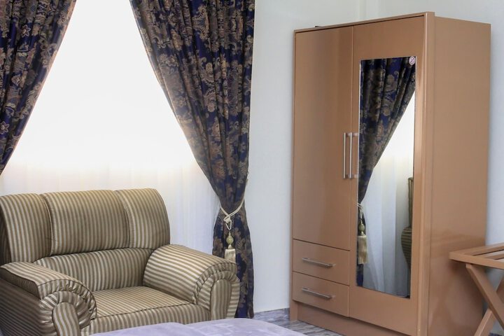 Room 37 of 138