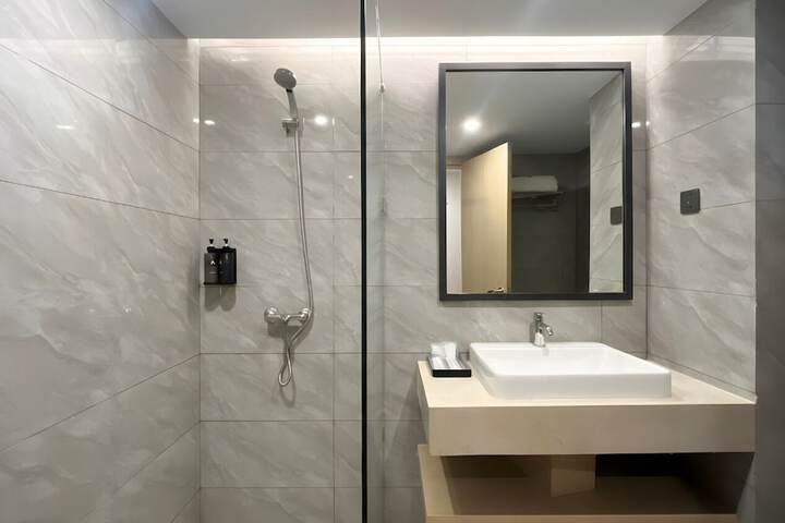 Room 8 of 25