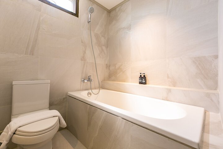 Room 12 of 28