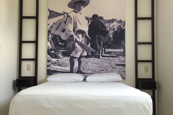 Room 9 of 34