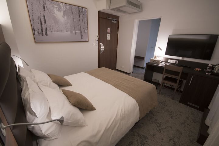 Room 18 of 83