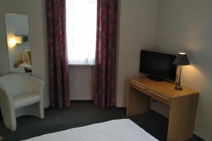 Room 9 of 44