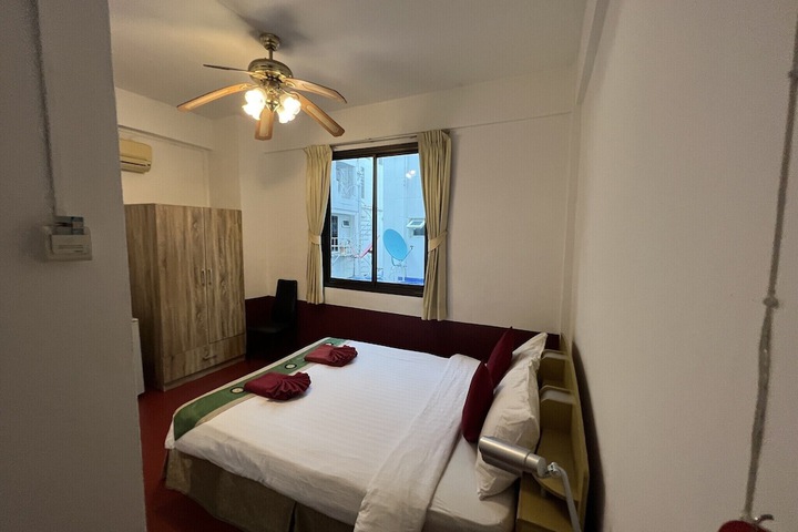 Room 27 of 62