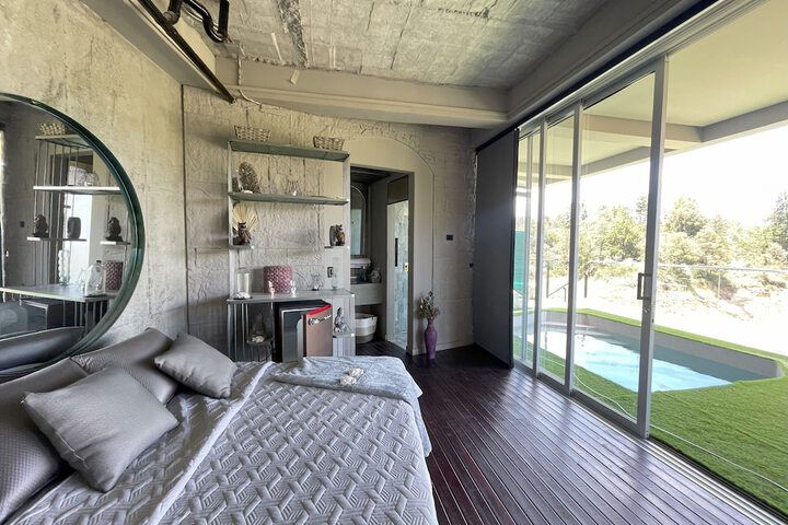 Room 2 of 87