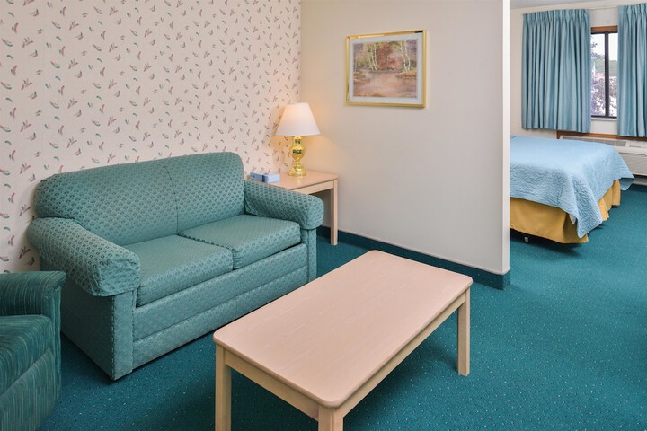 Suite (2 of 7)