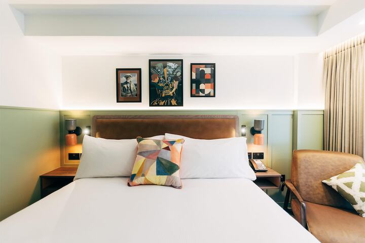 Room 18 of 53