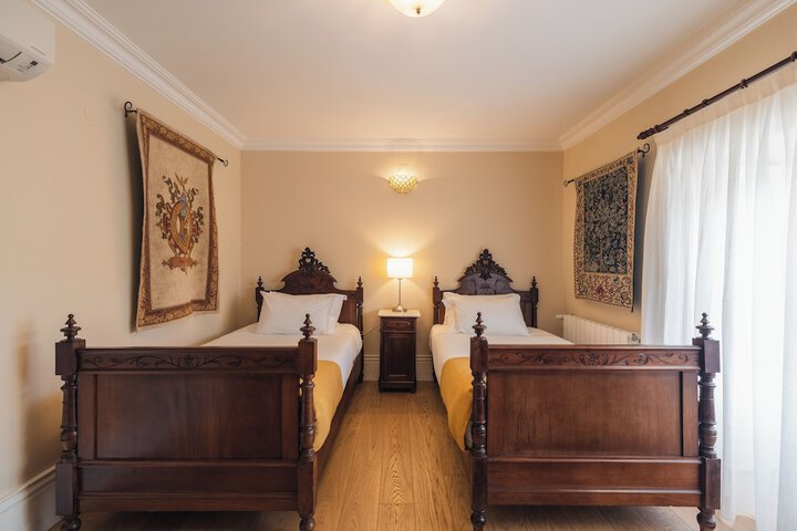 Room 15 of 193