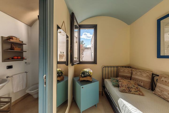 Room 26 of 134
