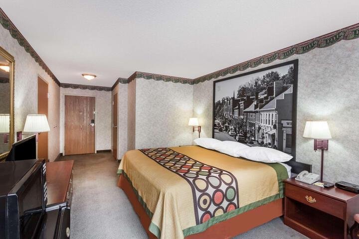 1 King Bed (1 of 16)